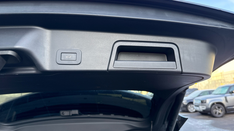 Land Rover Range Rover Evoque 1.5 P300e R-Dynamic SE 5dr Auto Hatchback